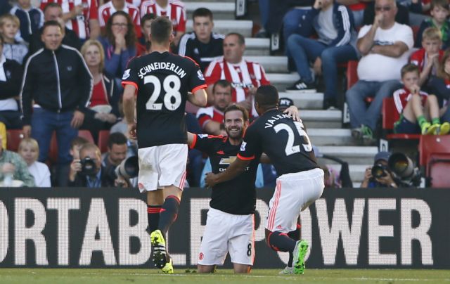 Μεγάλο «διπλό» η Γιουνάιτεντ, «πέταξε» βαθμούς η Λίβερπουλ