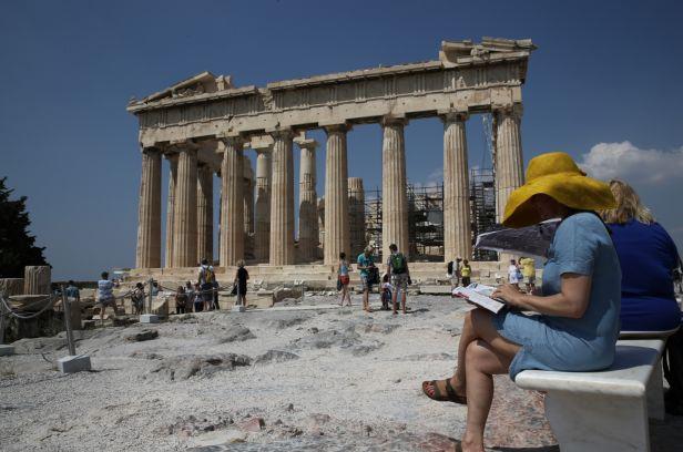 Πλεόνασμα στο τoυριστικό ισοζύγιο στο επτάμηνο του 2015