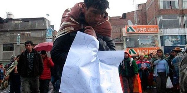 Περού: Οι πολίτες πήραν το νόμο στα χέρια τους και λιντσάρουν