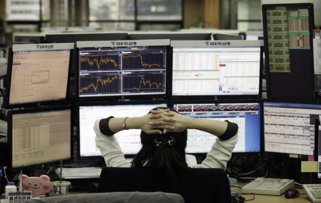 Bloomberg: Τα κέρδη των ελληνικών ομολόγων πιθανόν να είναι πιο ήπια εφεξής