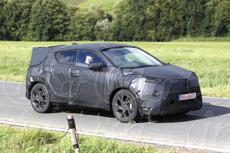 Toyota C-HR 2016: H νέα -υβριδική- άφιξη στα SUV πόλης