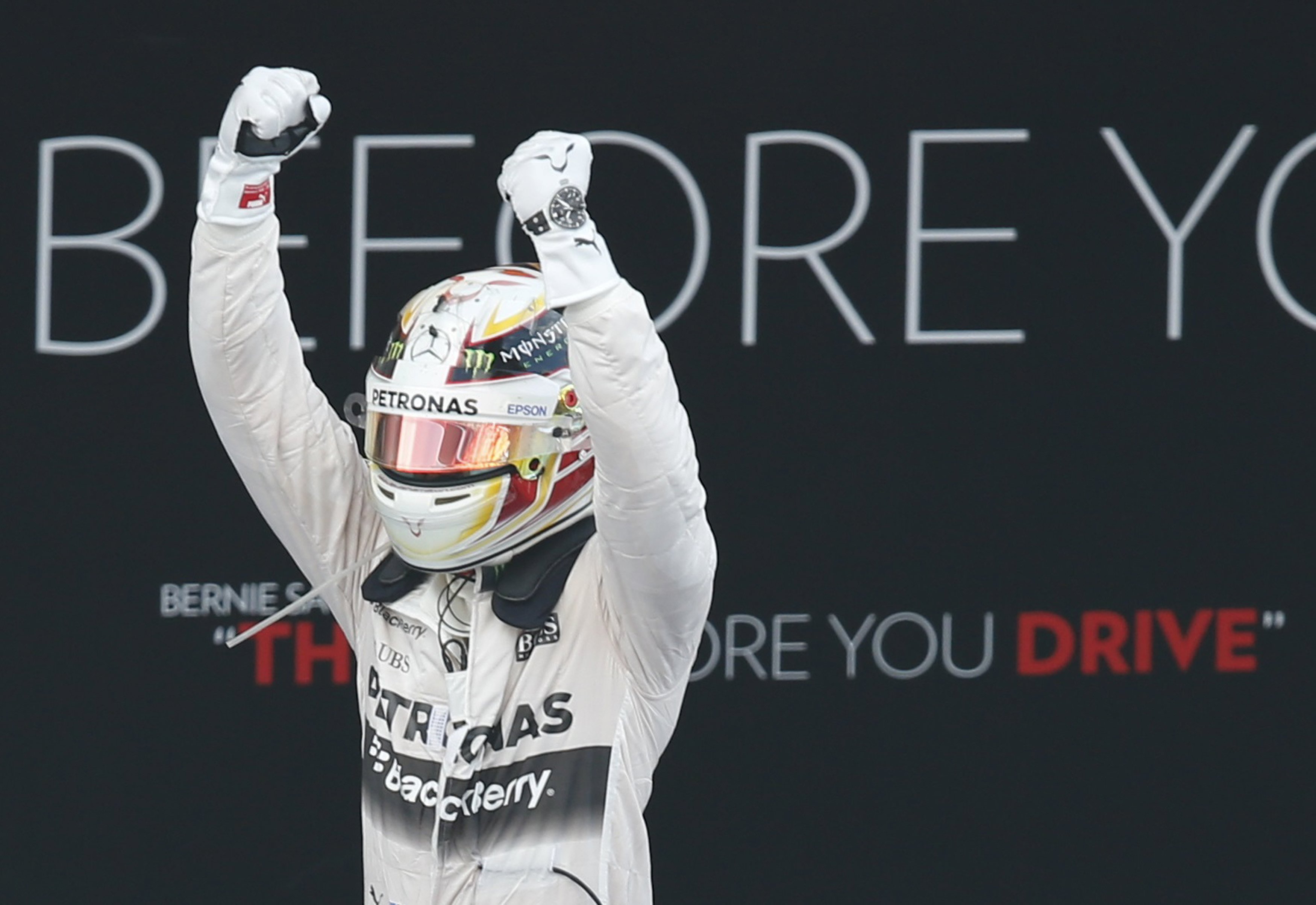 GP Iαπωνίας 2015: Επέστρεψε στις νίκες ο Hamilton και σε θέση ισχύος η Mercedes