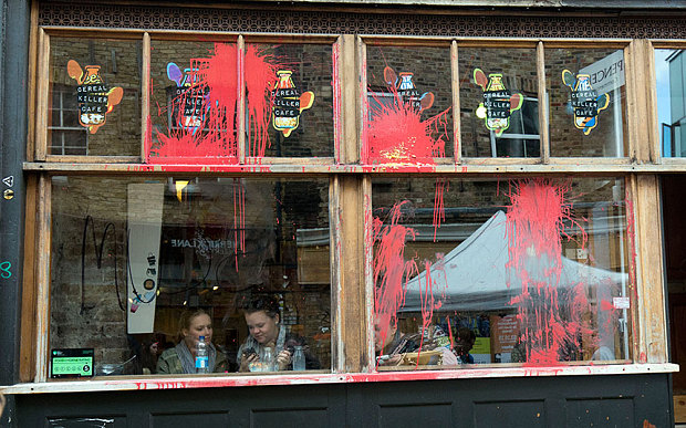 Ταξικός πόλεμος στο κέντρο του Λονδίνου για μια καφετέρια