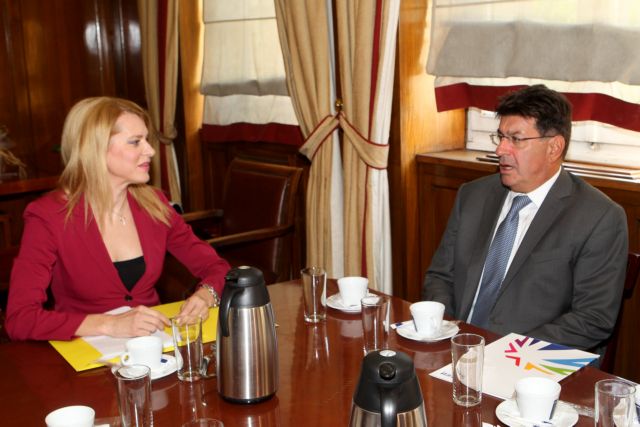 Συνάντηση Θ.Τζάκρη – Θ.Φέσσα για τη στήριξη της βιομηχανίας