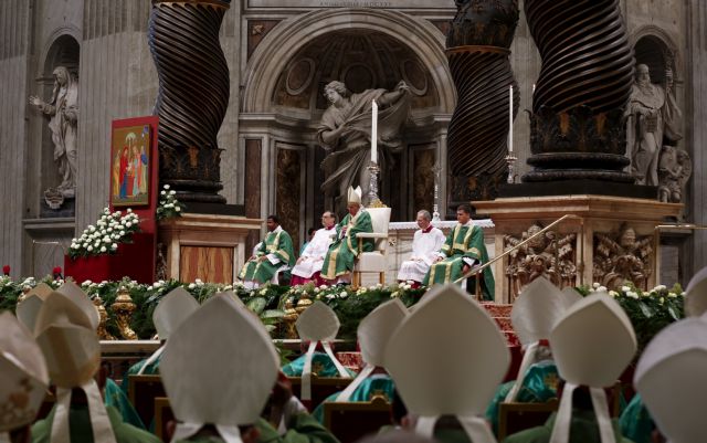 Σύνοδος στο Βατικανό για την σύγχρονη οικογένεια στην σκιά του γκέι γάμου