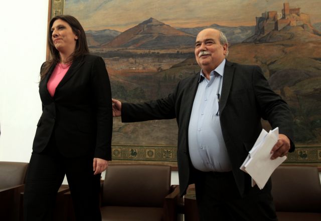 Αιχμές εκατέρωθεν στην παράδοση-παραλαβή της προεδρίας της Βουλής