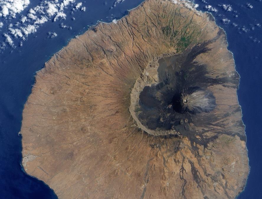 Αρχαία κατάρρευση ηφαιστείου «σήκωσε τσουνάμι 180 μέτρων»