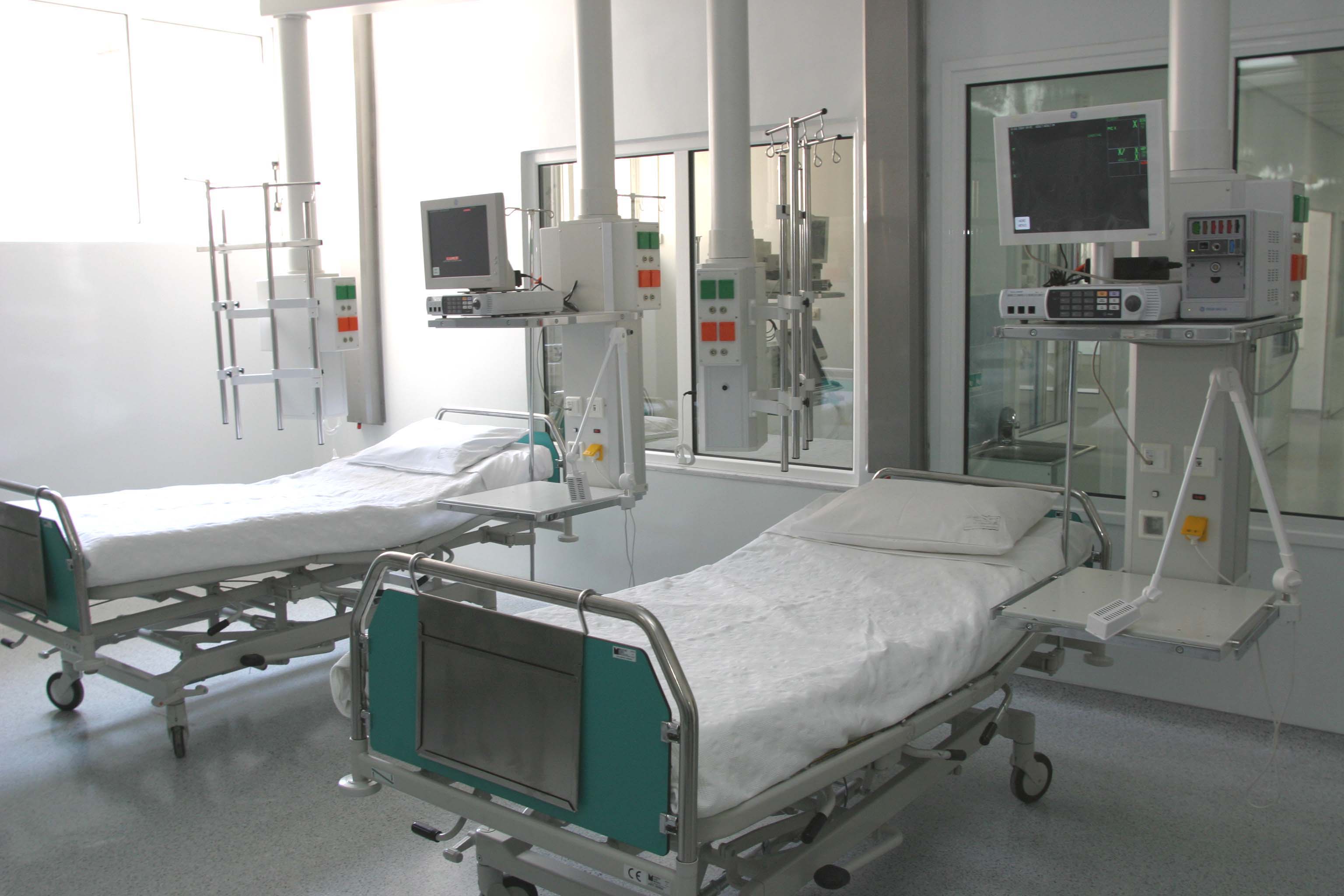 Με κλείσιμο κινδυνεύουν κρεβάτια ΜΕΘ λόγω αποχώρησης νοσηλευτών