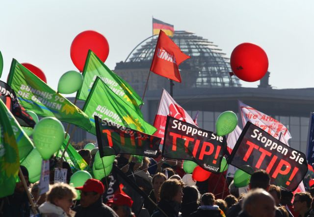 Βερολίνο: Διαδήλωση κατά της συμφωνίας ελευθέρου εμπορίου μεταξύ ΕΕ-ΗΠΑ