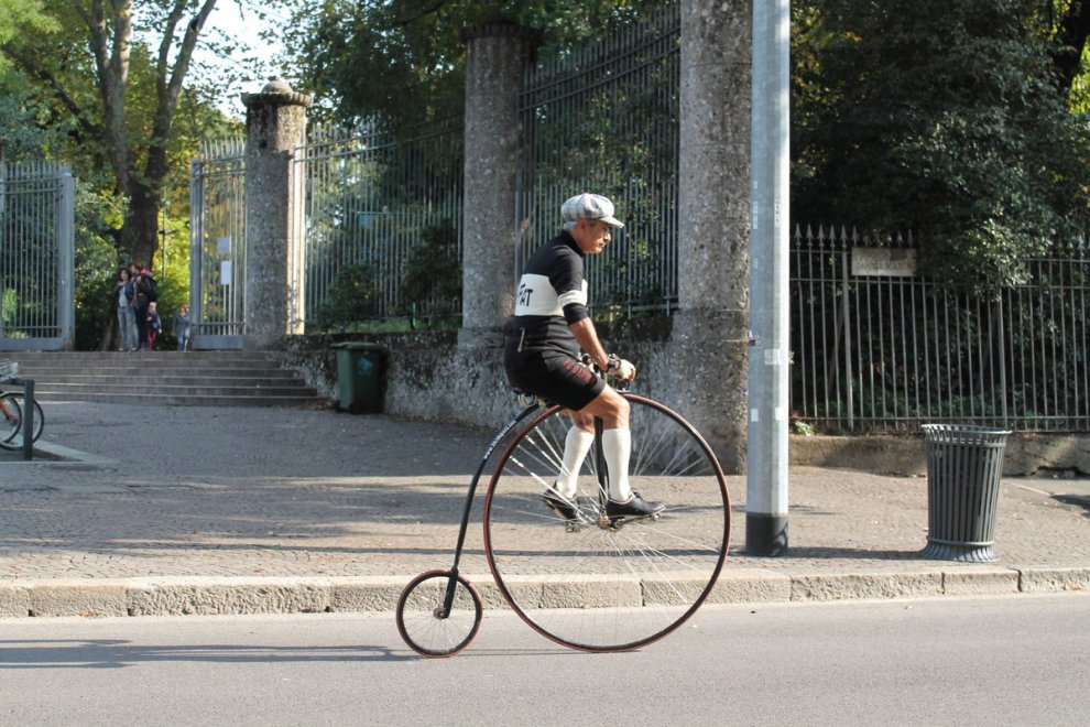 Vintage ποδηλάτες γέμισαν τους δρόμους του Μιλάνου