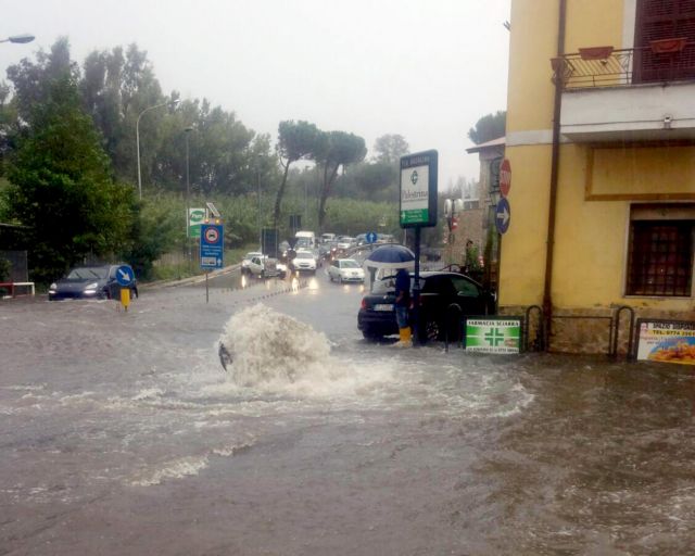 Παραδομένη στις πλημμύρες η νοτιοανατολική Ιταλία