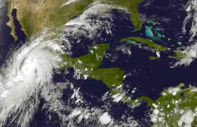 Ο μεγαλύτερος κυκλώνας του δυτικού ημισφαιρίου πλησιάζει το Μεξικό