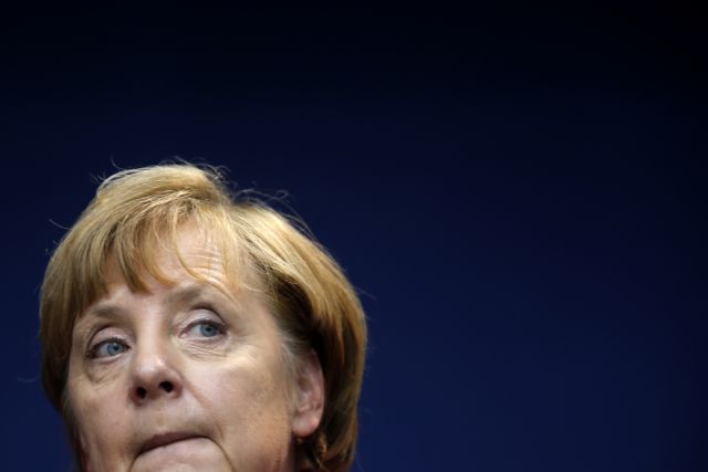 Σε χαμηλό τριετίας βυθίζουν το CDU οι χειρισμοί Μέρκελ στο προσφυγικό