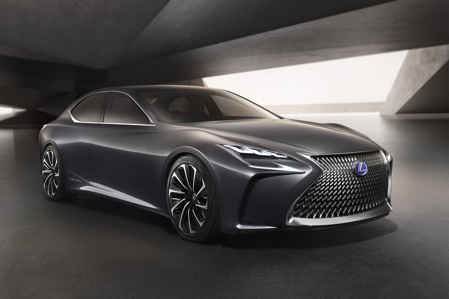 Lexus LF-FC Concept: Προβολή στο τετράθυρο πολυτελές και υδρογονοκίνητο μέλλον