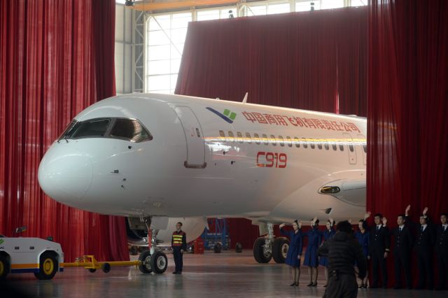 Το πρώτο επιβατικό αεροπλάνο της Κίνας