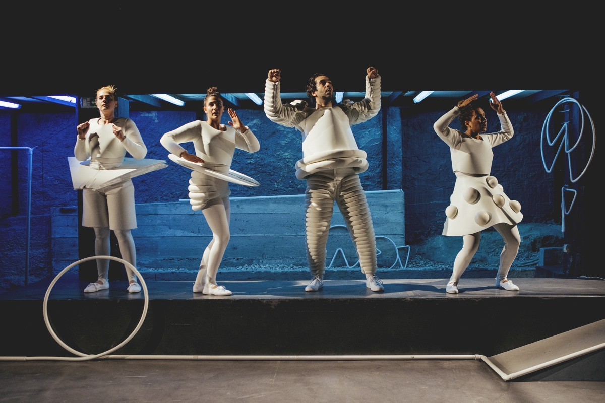 «To Kάτι-Σαν-Κομμάτι» της ομάδας ΝΤΟΥΘ στο Skrow Theater