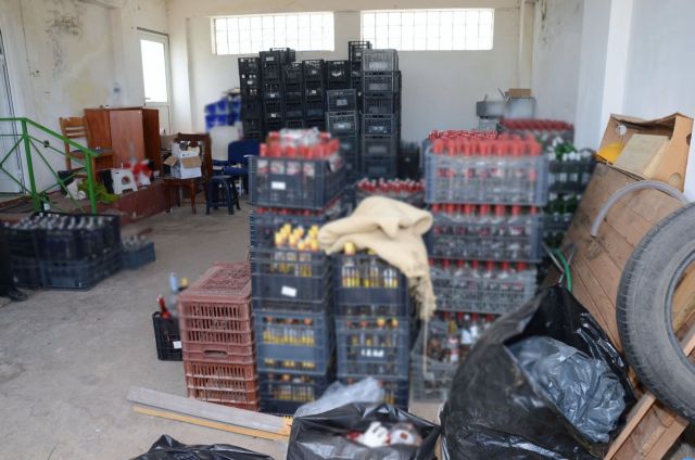 Παράνομο εργαστήριο επεξεργασίας και εμφιάλωσης αλκοολούχων ποτών εντόπισε το ΣΔΟΕ