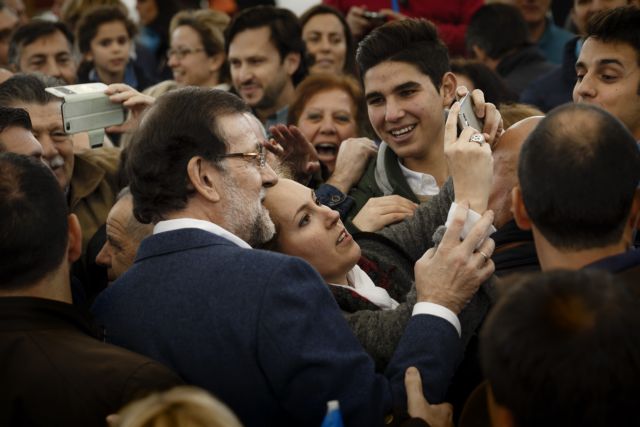 Ισπανία: Με μικρό προβάδισμα Ραχόι και αβεβαιότητα «κλείνουν» οι δημοσκοπήσεις