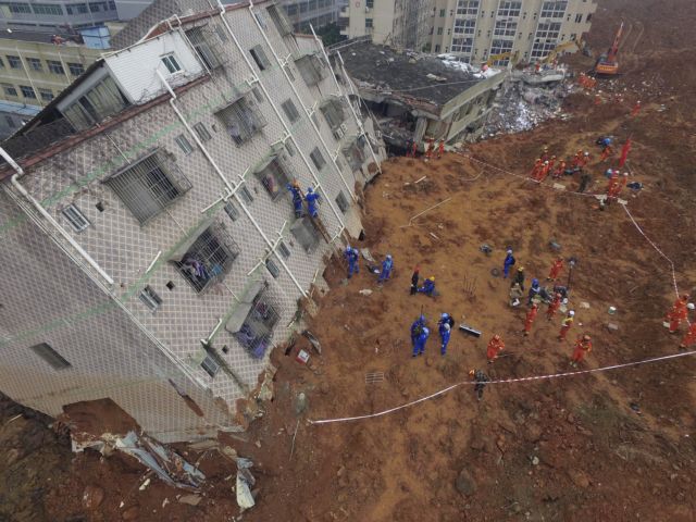 «Βουνό» βιομηχανικών αποβλήτων έθαψε κτίρια στην Κίνα, 91 αγνοούμενοι
