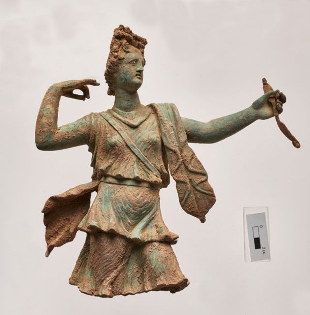 Υπέροχα γλυπτά της Αρτέμιδος και του Απόλλωνα βρέθηκαν στην Απτέρα Χανίων