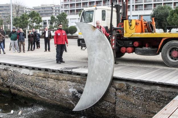 Επιχείρηση ανέλκυσης του «Φεγγαριού της Ακτής» από τον Θερμαϊκό