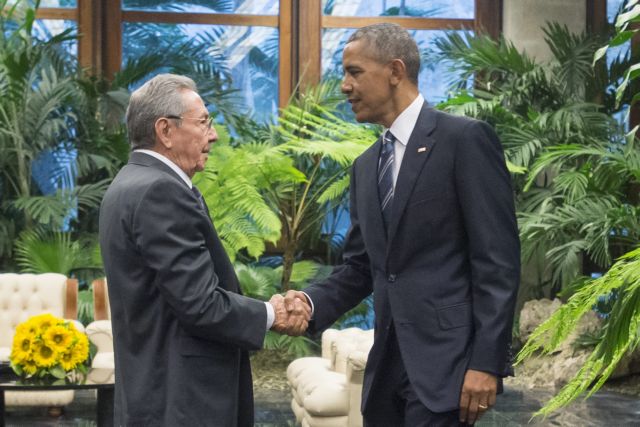Ιστορική συνάντηση Μπαράκ Ομπάμα – Ραούλ Κάστρο στην Κούβα