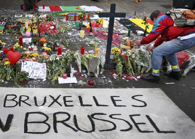 Θρηνεί το Βέλγιο για τα θύματα των αιματηρών επιθέσεων