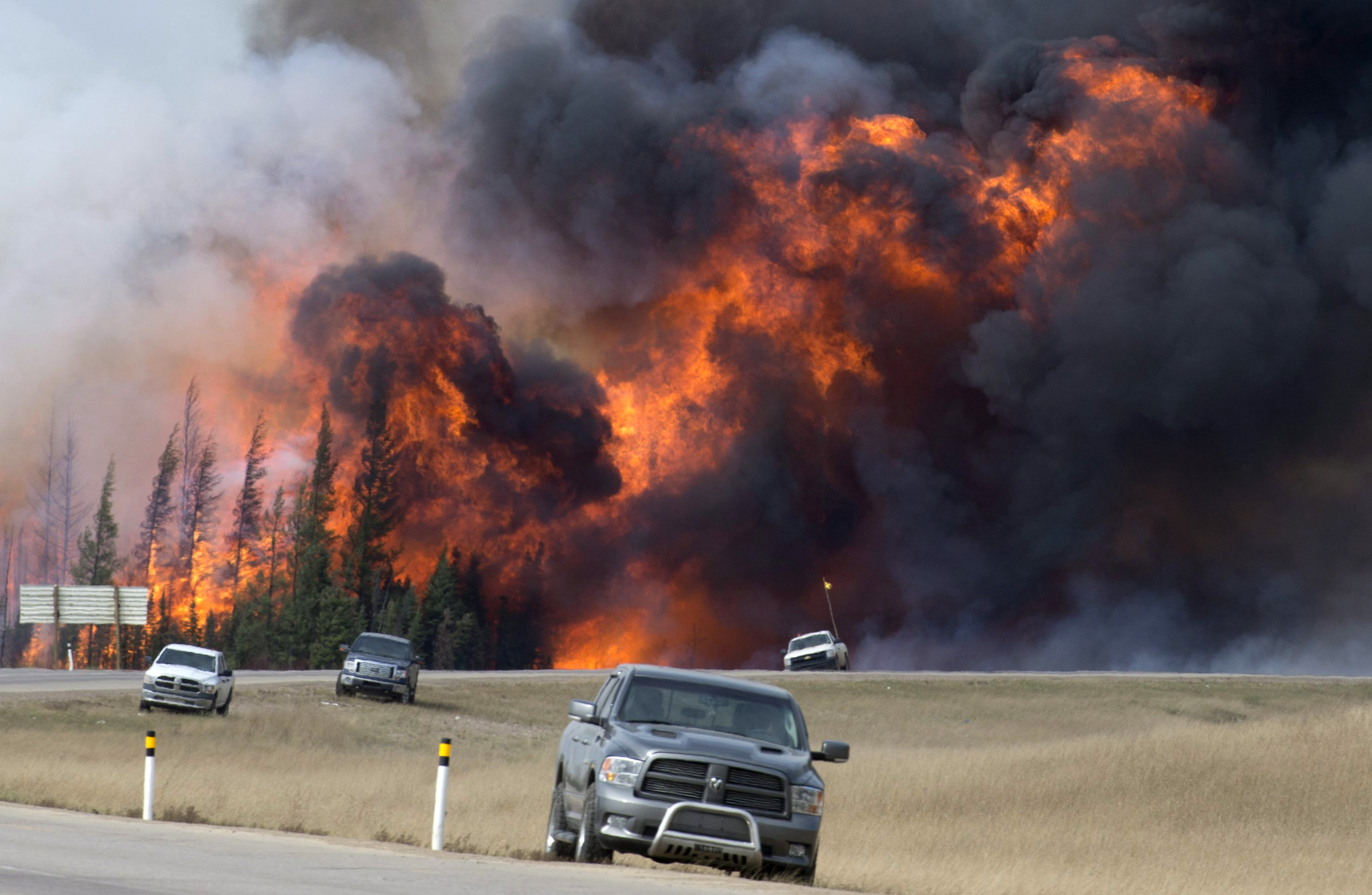 Στο έλεος της φωτιάς ο Καναδάς, απειλείται κι άλλη κατοικημένη περιοχή