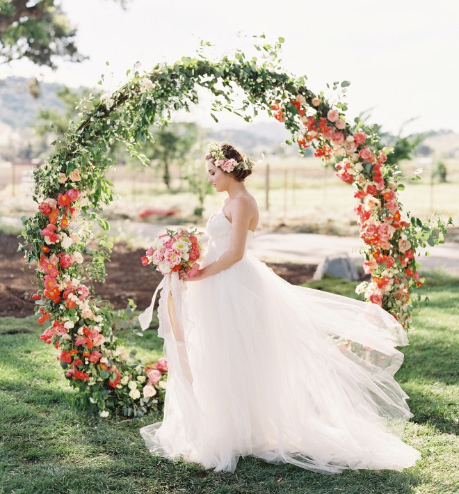 Τrend alert: ρομαντικά, ολάνθιστα στεφάνια