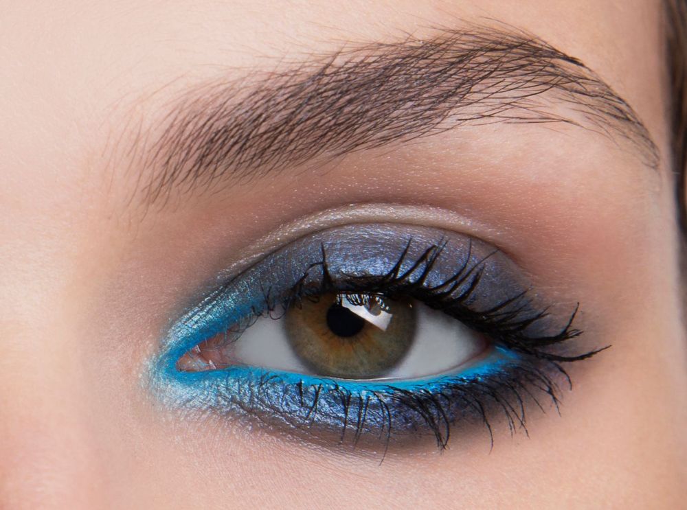 Τrend Alert: Πώς να φορέσεις τώρα eyeliner με χρώμα
