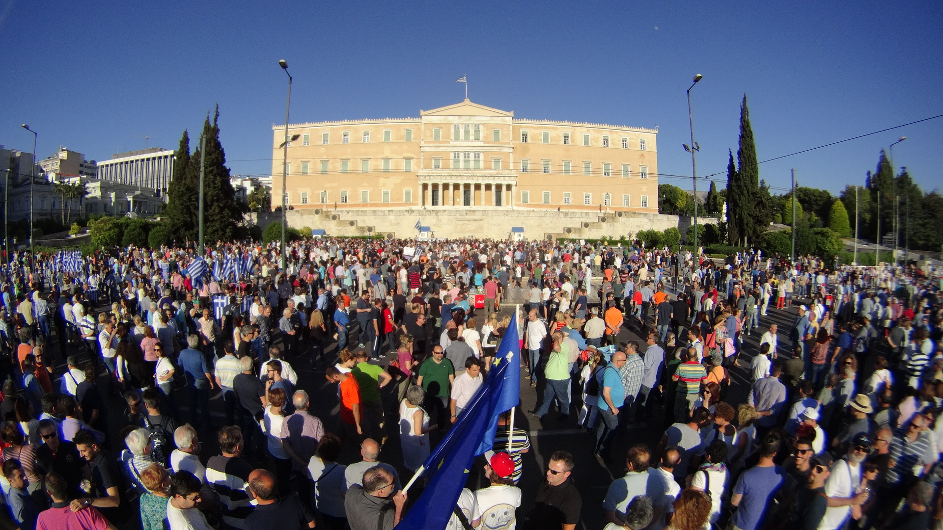 Με φόντο την έντονη πολιτική κόντρα η συγκέντρωση «Παραιτηθείτε»