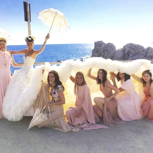 Ο haute couture ο γάμος της Τζοβάνα Μπατάλια στο Κάπρι