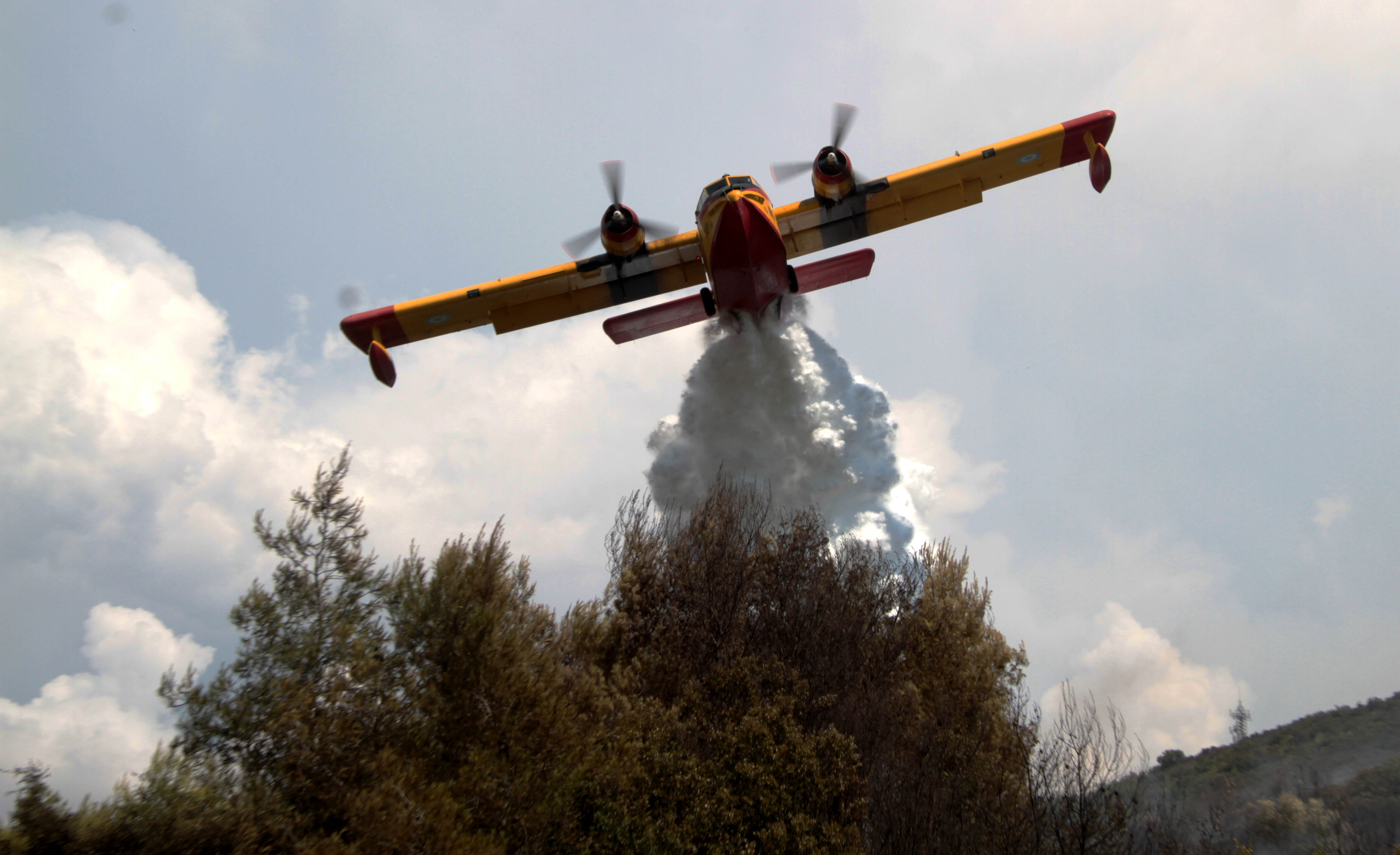 Αναγκαστική προσγείωση Canadair, σώοι οι δύο χειριστές