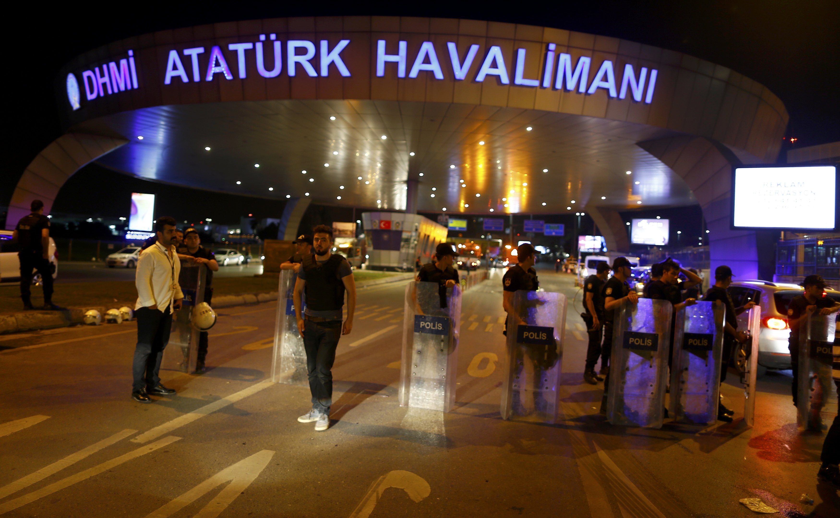 Μακελειό στο αεροδρόμιο της Κωνσταντινούπολης