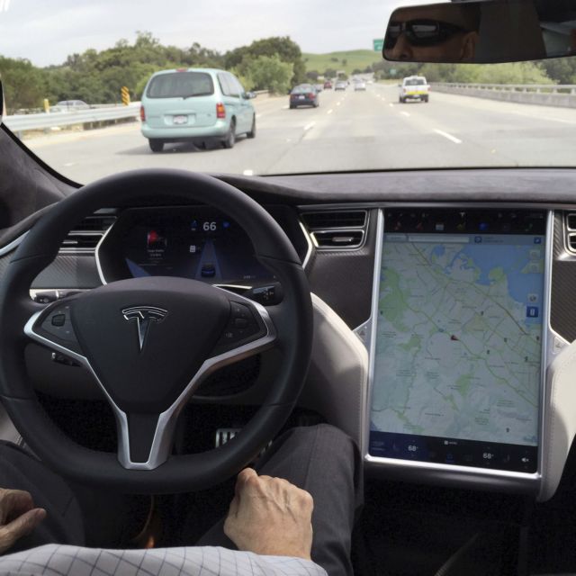 Το πρώτο θανατηφόρο τροχαίο με ενεργό το Autopilot του Tesla Model S