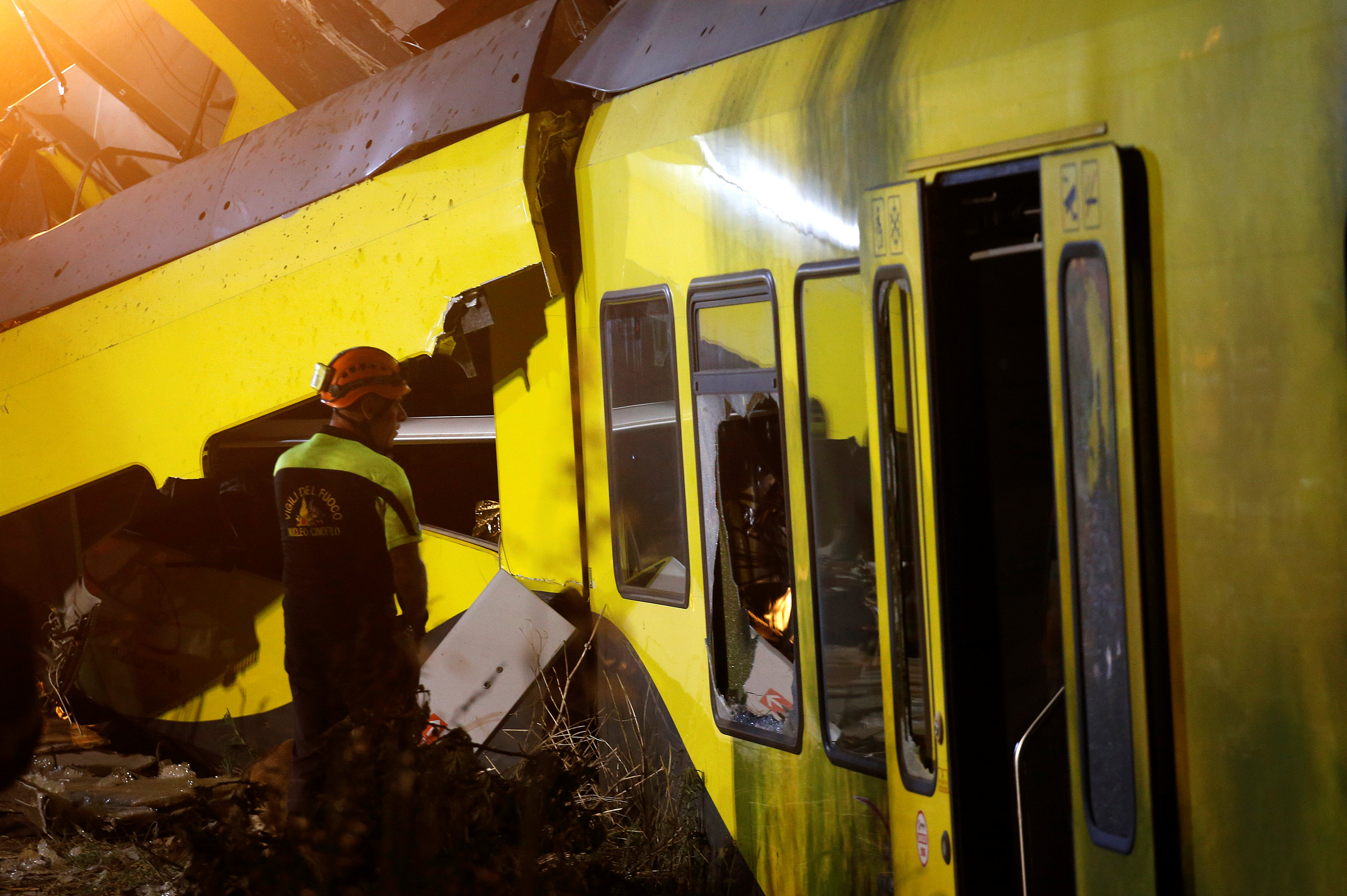 Τραγωδία στην Ιταλία, πολύνεκρη μετωπική σύγκρουση τρένων