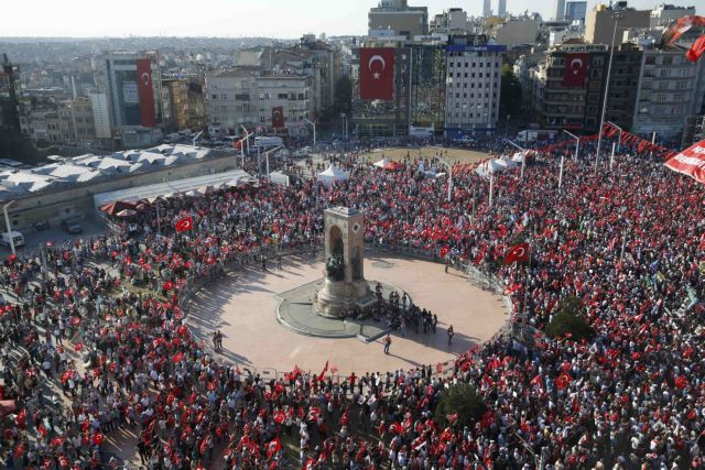 Κωνσταντινούπολη: Συγκέντρωση του Ρεπουμπλικανικού Κόμματος για τη δημοκρατία