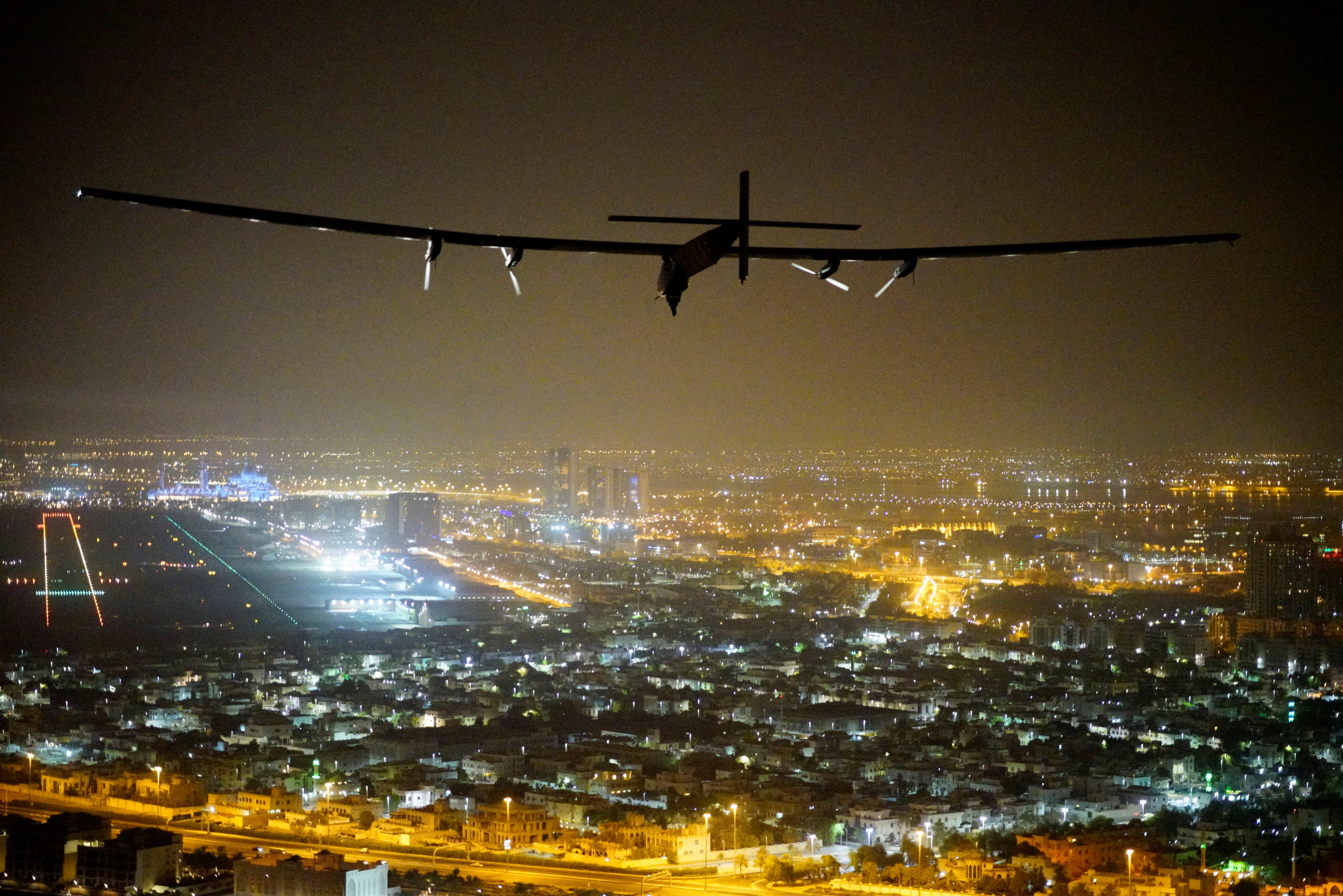 Το Solar Impulse ολοκλήρωσε το γύρο του κόσμου χωρίς καύσιμα