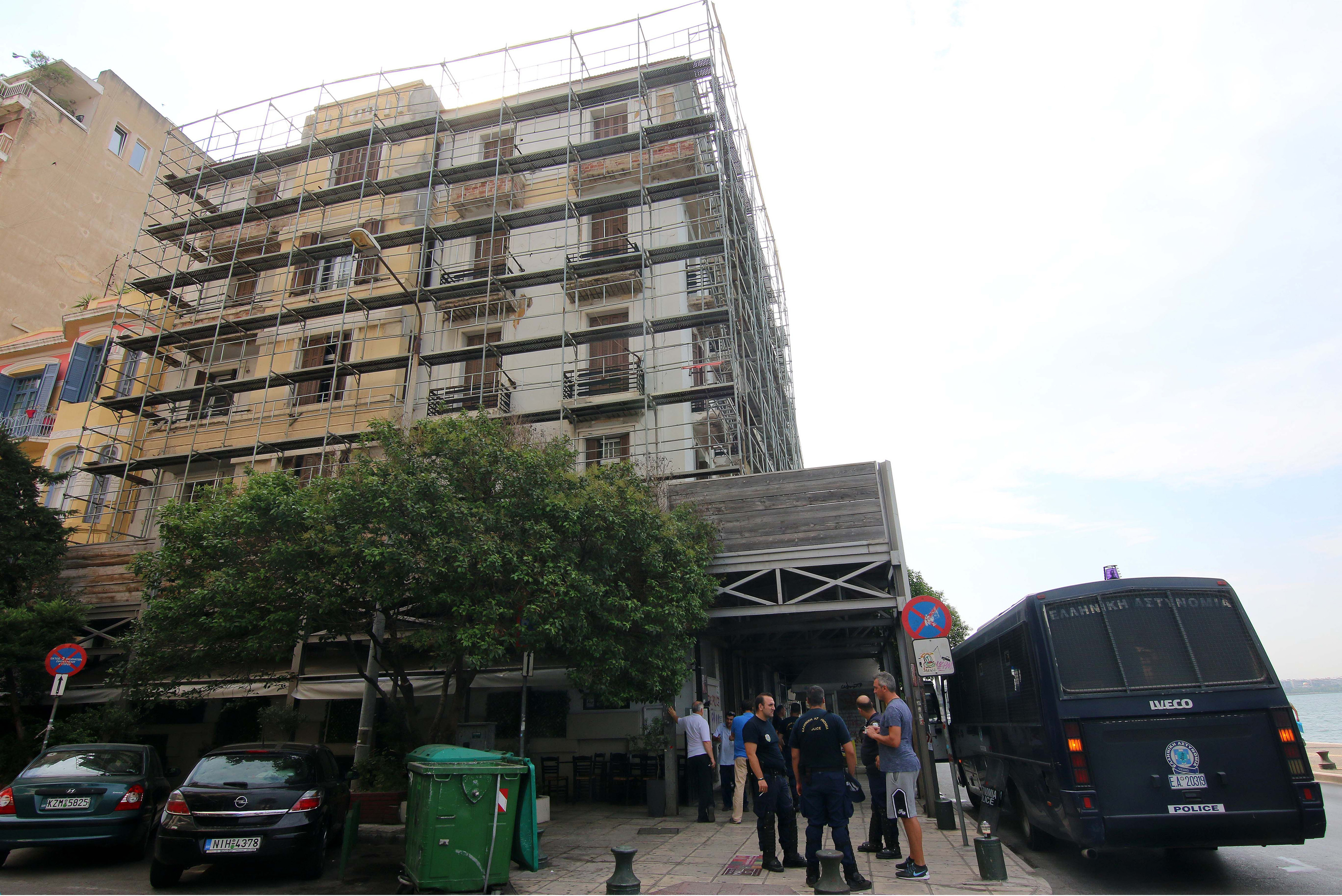 Πάνω από 70 συλλήψεις αντιεξουσιαστών από καταλήψεις στη Θεσσαλονίκη