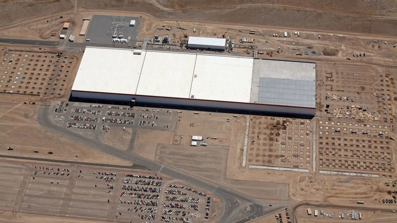 Το Gigafactory της Tesla ανοίγει τις πύλες του