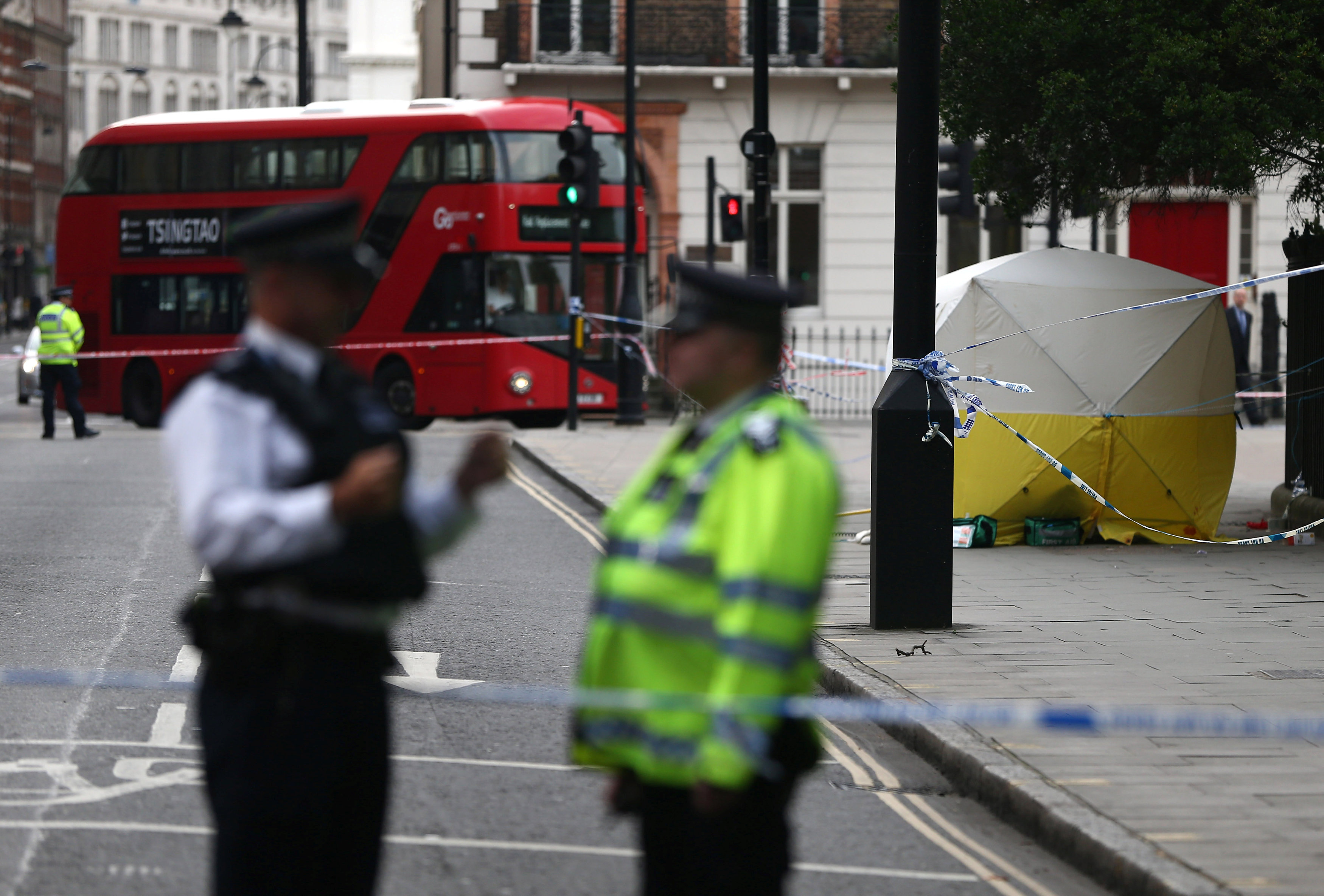Μία νεκρή και πέντε τραυματίες σε επίθεση με μαχαίρι στο Λονδίνο