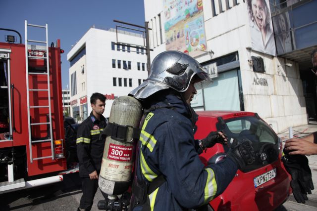 Πυρκαγιά στο παλιό κτήριο του ANT1 στο Μαρούσι (φωτορεπορτάζ)