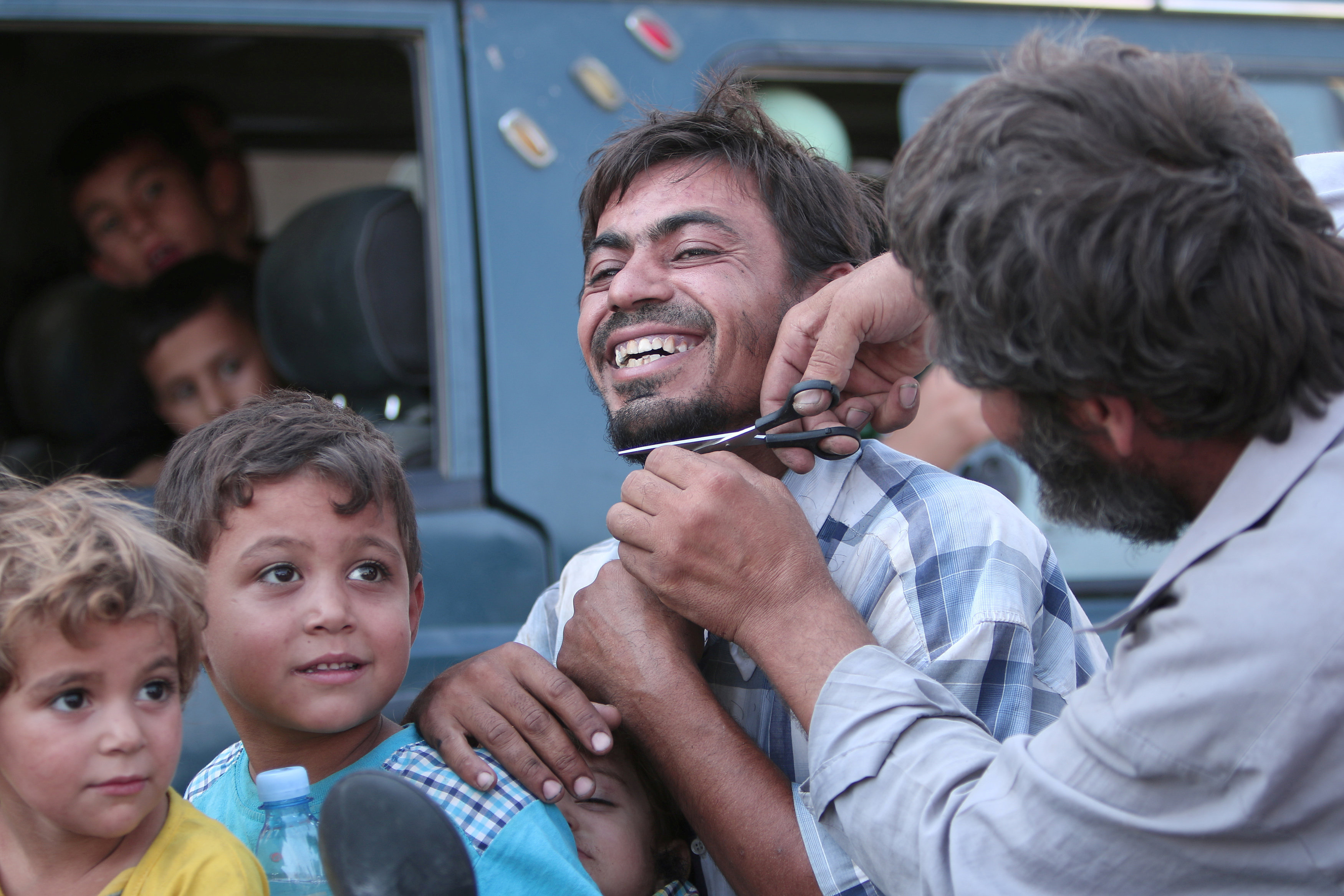 Δάκρυα χαράς στο Μάνμπιτζ μετά την απελευθέρωση από την ISIS