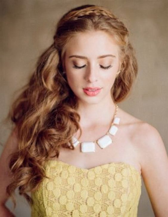 Tiny braids: Οι μίνι πλεξούδες που κάνουν ένα χτένισμα μοναδικό