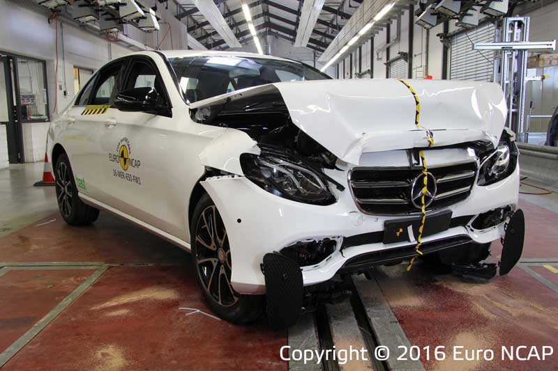 Πεντάστερα τα Peugeot 3008 και Mercedes-Benz E-Class στις δοκιμές του EuroNCAP
