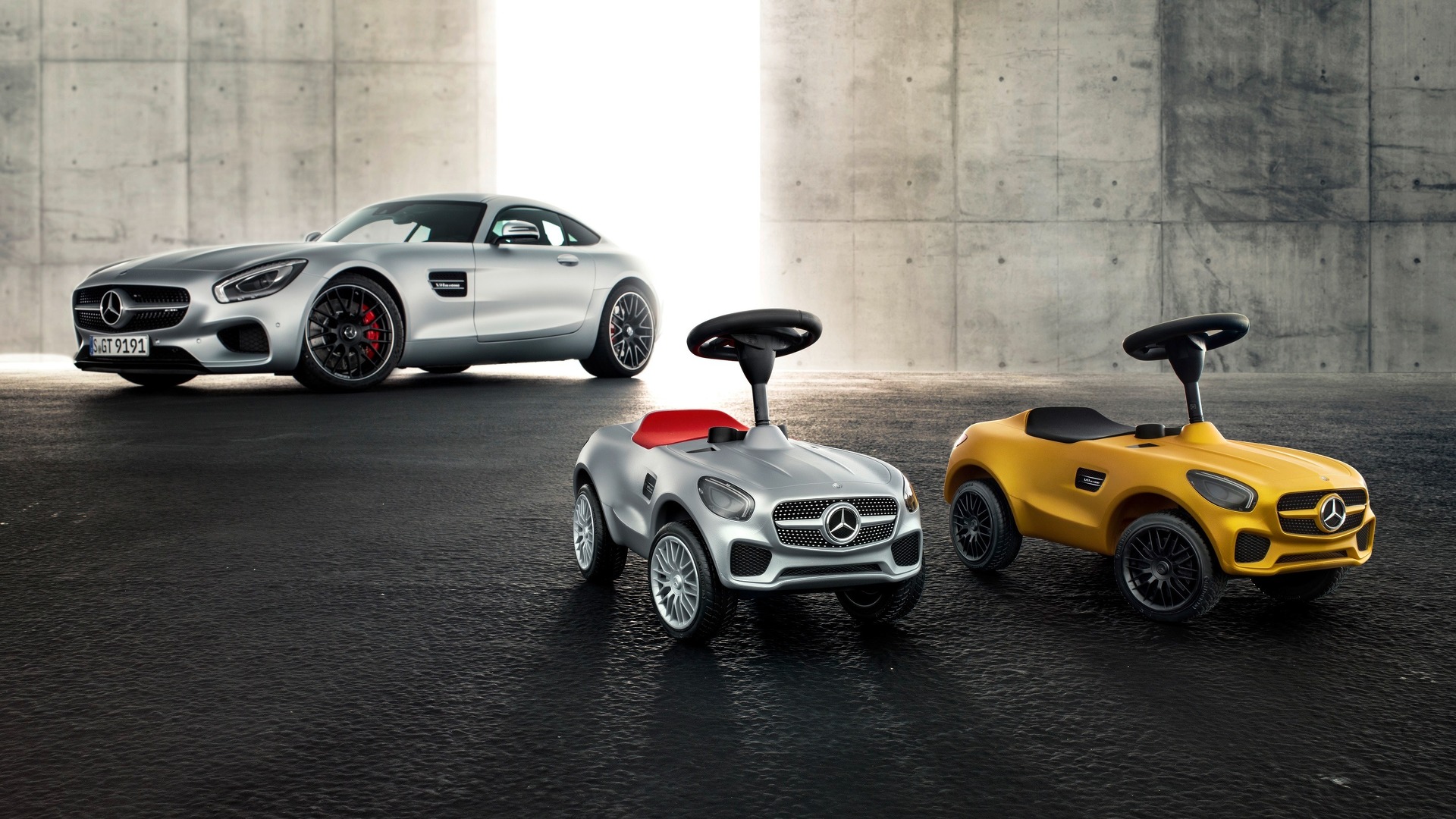 Δύο Mercedes-AMG GT για πολλά χιλιόμετρα… στο καθιστικό