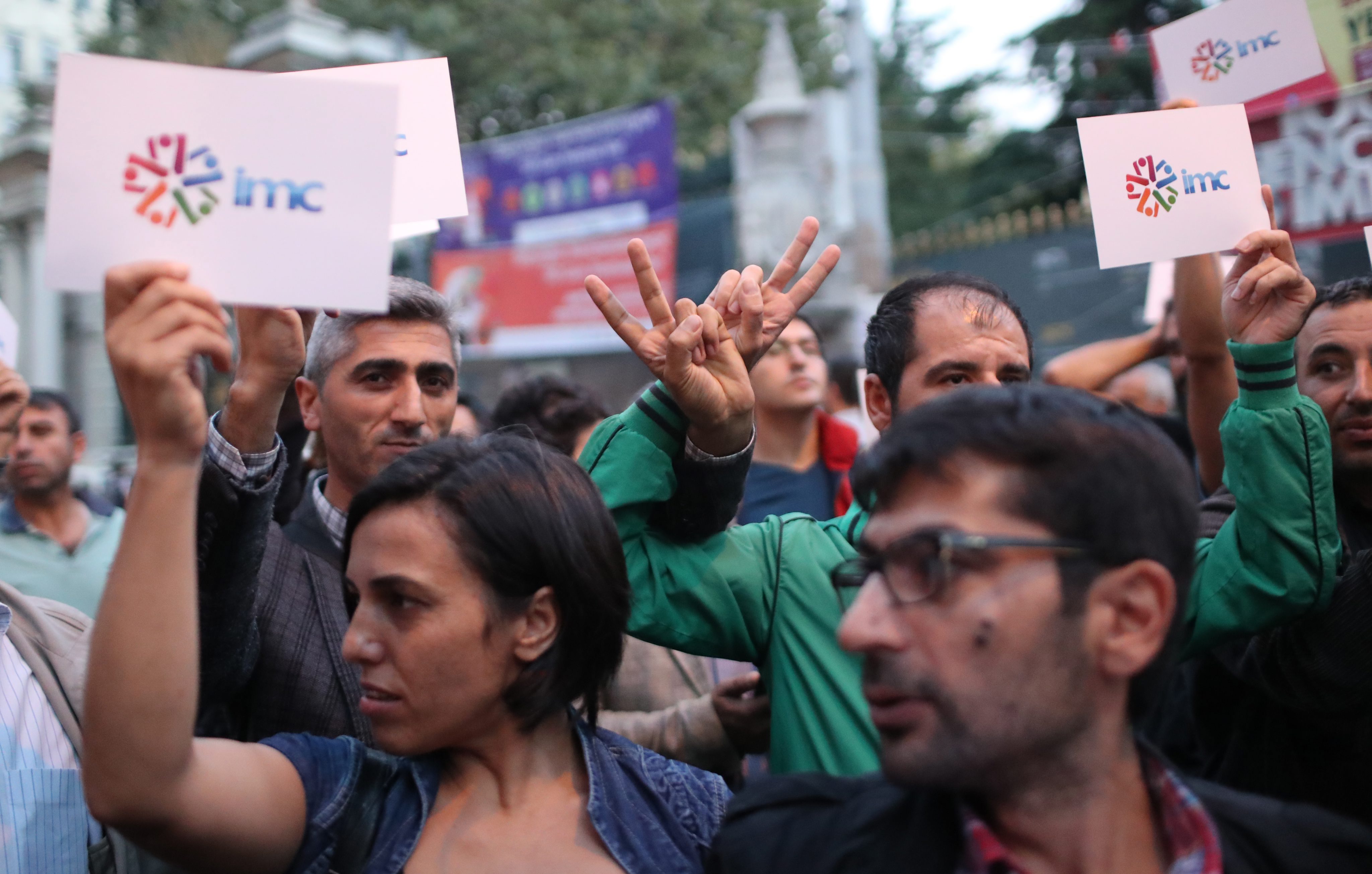 Διαδήλωση στην Κωνσταντινούπολη για το κλείσιμο του φιλοκουρδικού IMCTV