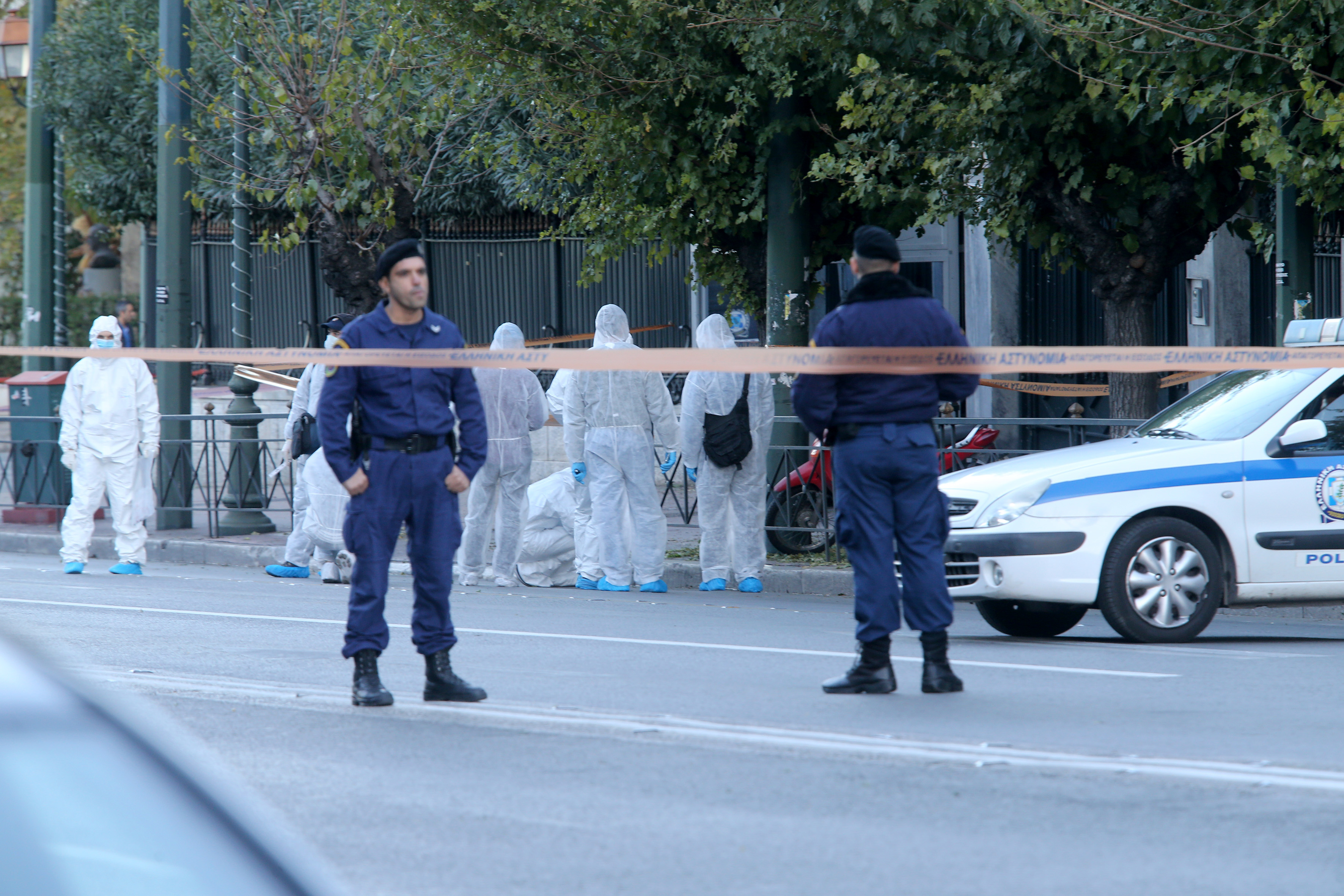 Επίθεση με χειροβομβίδα στη γαλλική πρεσβεία στην Αθήνα