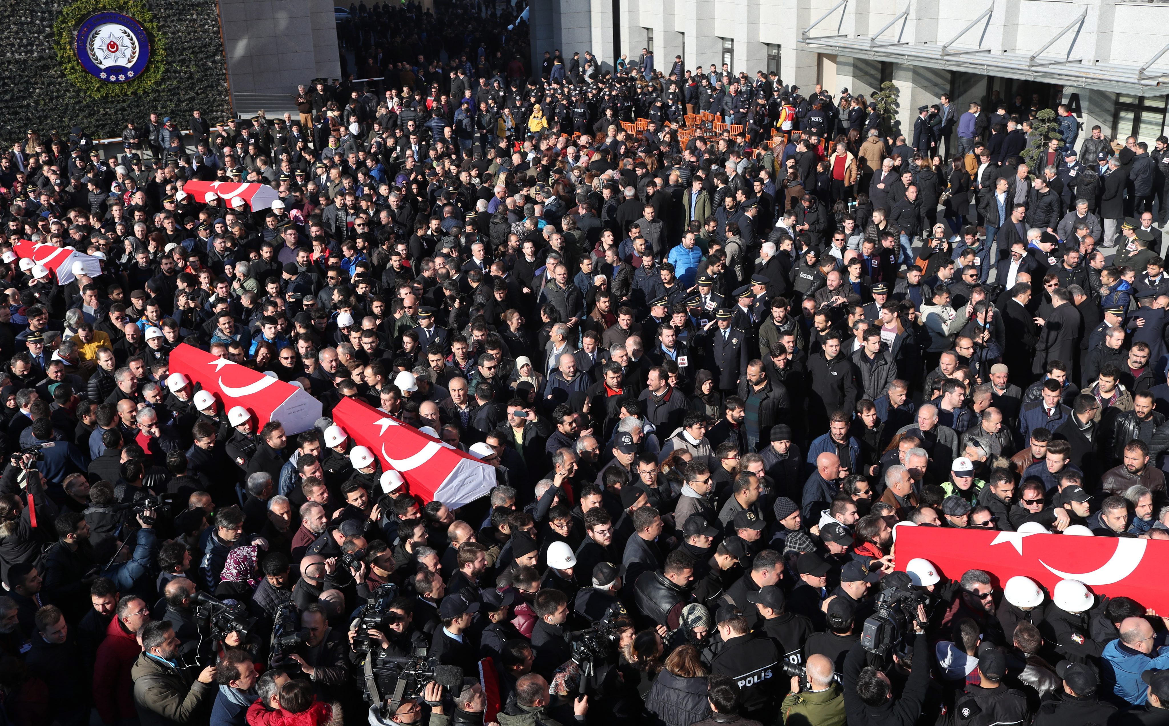 Κωνσταντινούπολη: Το ΡΚΚ δείχνει η Άγκυρα για το μακελειό, 38 οι νεκροί