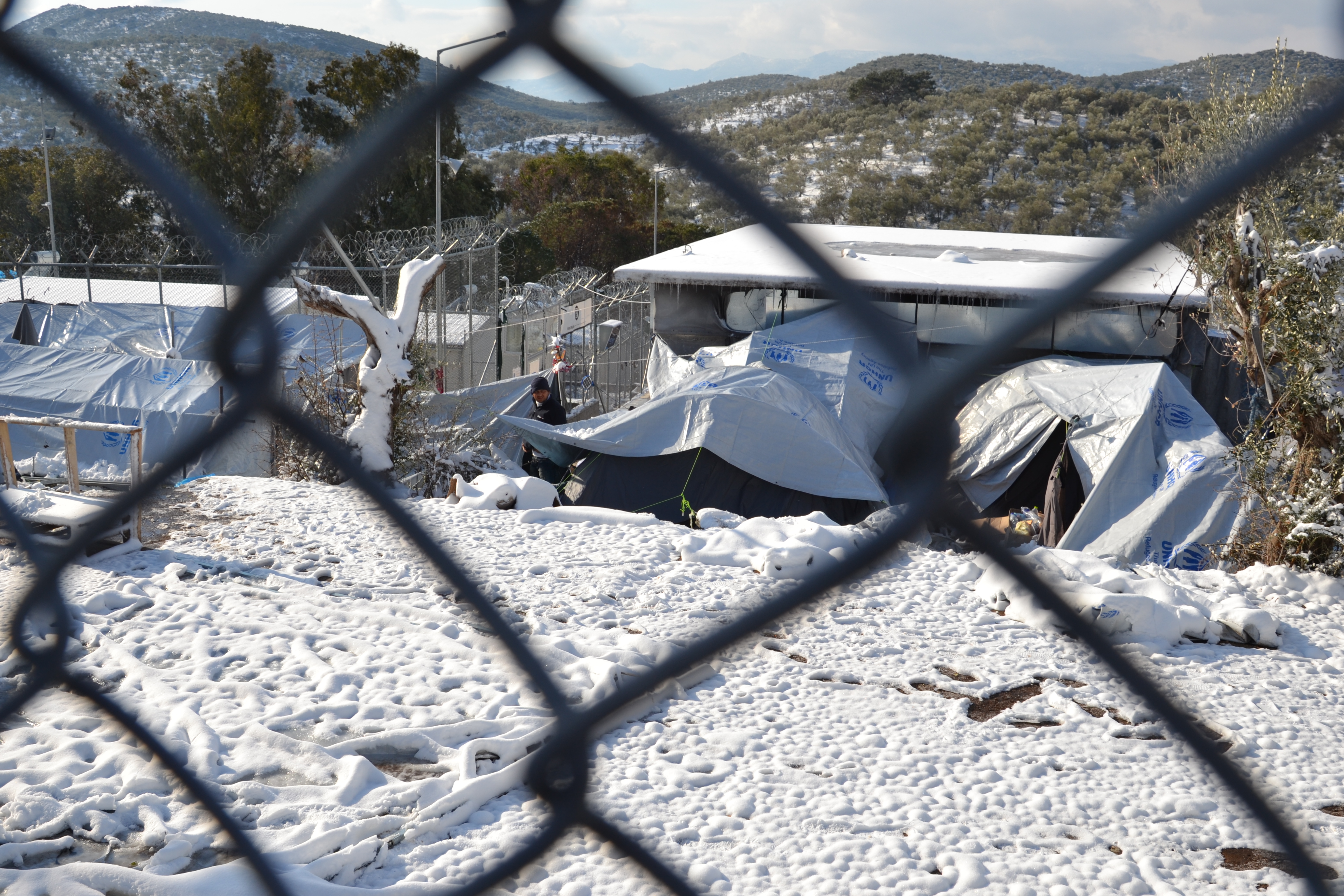 Τραγικές οι συνθήκες στα κέντρα προσφύγων λόγω χιονιά